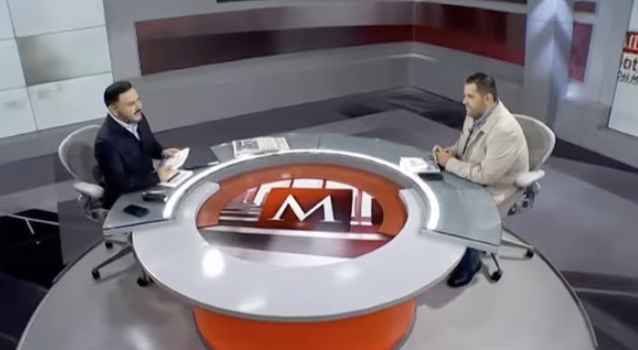 Xiuh Tenorio habla sobre su antología y análisis de las elecciones 2025 en México.
